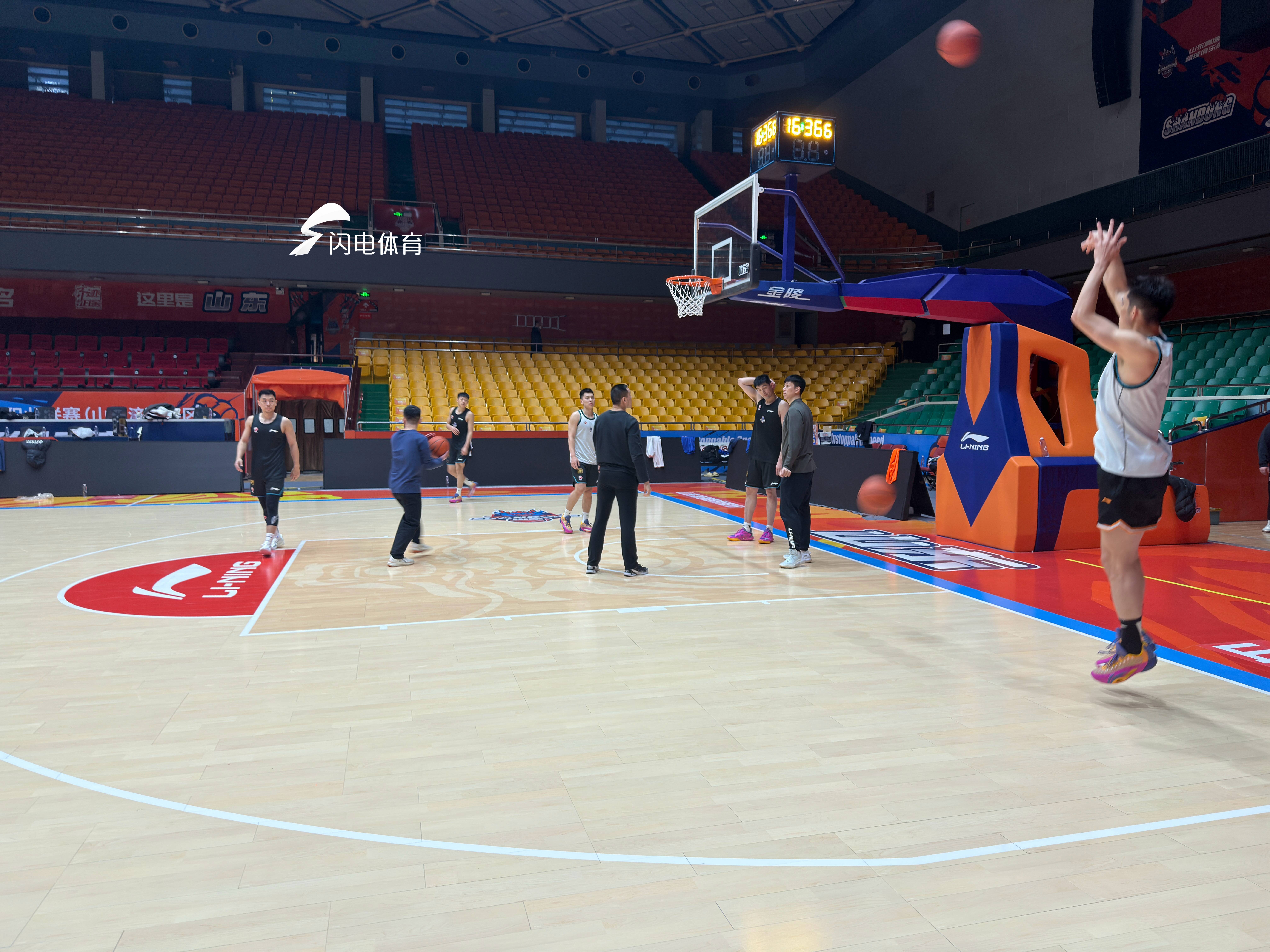 好博体育官方-山东高速男篮积极备战 第二阶段首战对阵江苏